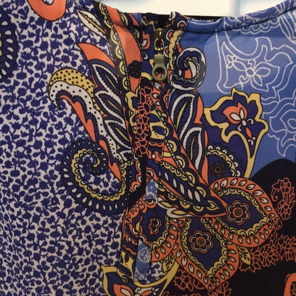 Abstract Pattern Blouse - Picture 3 of 4